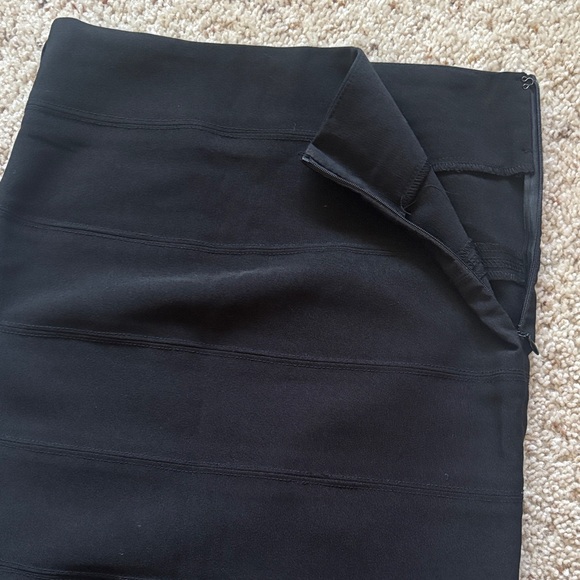 Chic Black Mini Skirt for Women - Picture 3 of 3